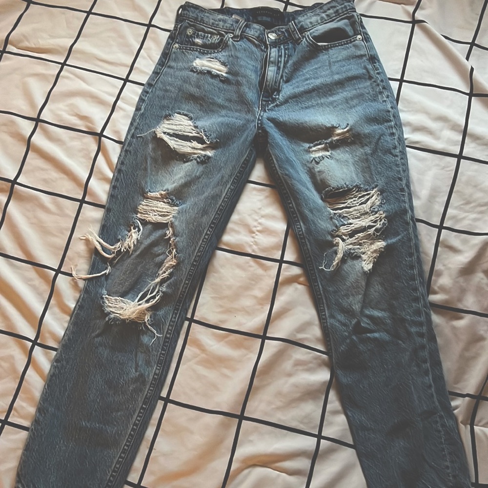 super cute ripped jeans!